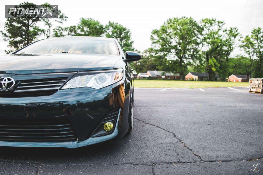 2014 Toyota Camry SE Sport with 18x8.5 ESR Sr13 and Accelera 205x40 on ...