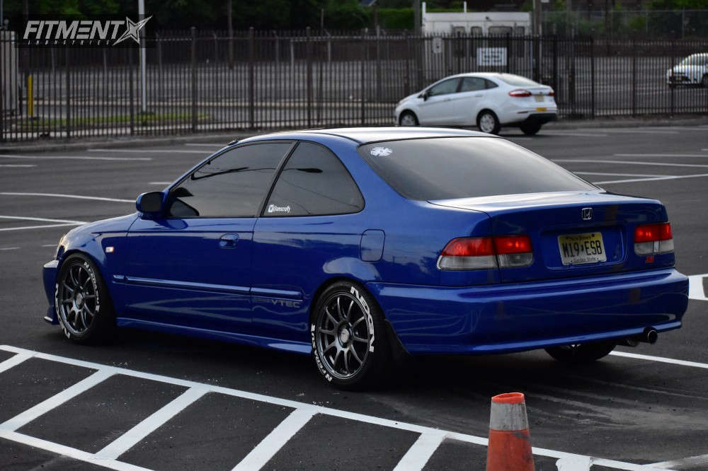 1999 Honda Civic with 16x7 SSR GTV02 and Nexen 215x40 on