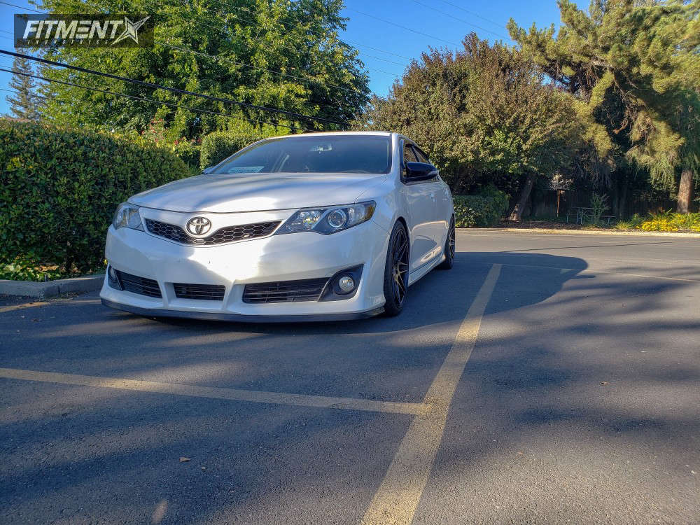 2014 Toyota Camry SE Sport with 19x8.5 Konig Integram and Continental ...
