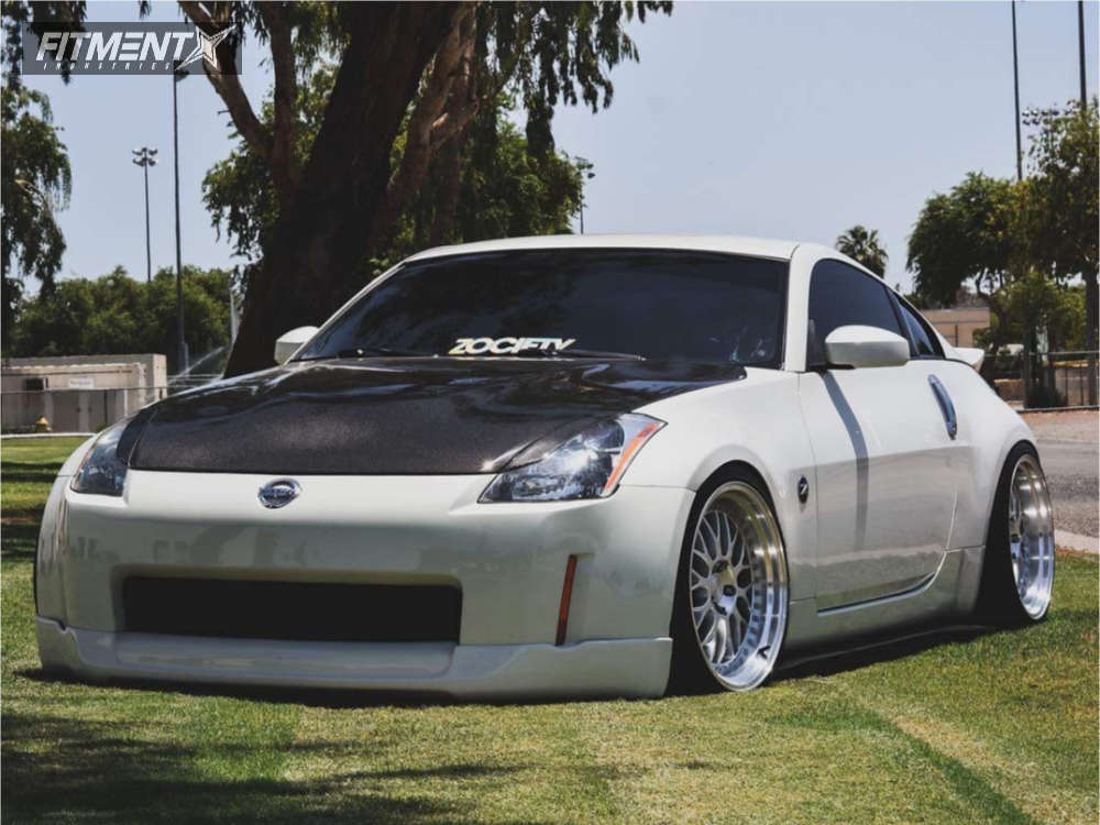 2005 Nissan 350Z with 19x9.5 ESR Sr01 and Accelera 235x35 on