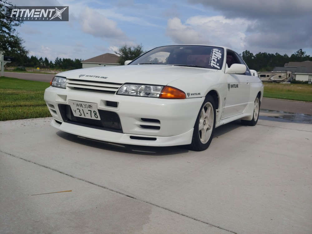 1992 Nissan Skyline R32 with 16x7 Kei Office Modia and Nexen