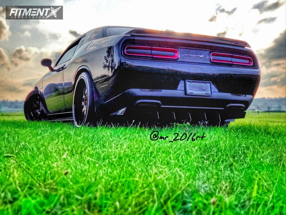 2016 Dodge Challenger R/T with 22x9 US Mags Pro Touring U703 and Nitto ...