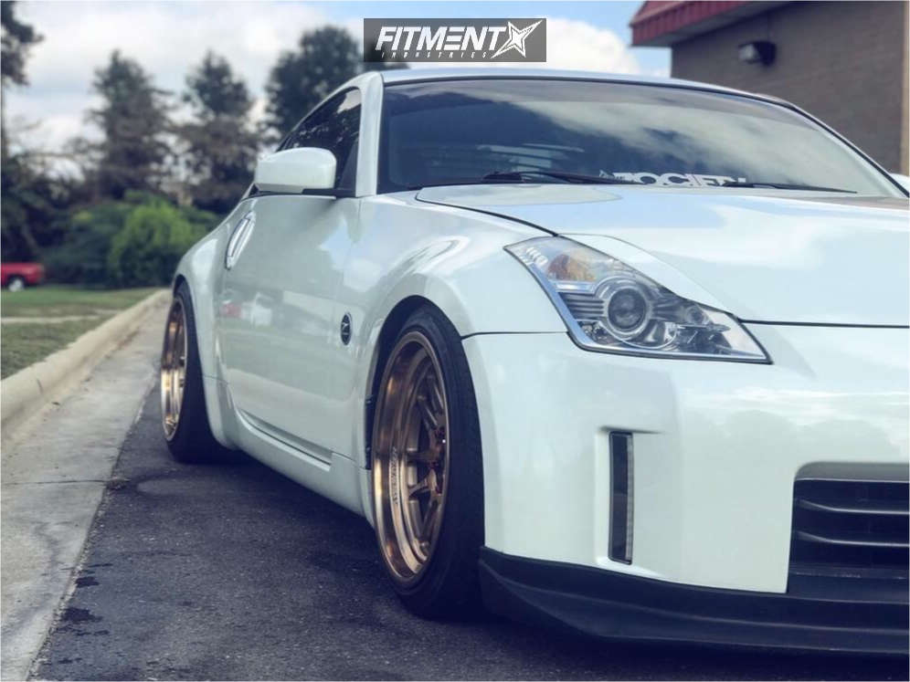 2007 Nissan 350Z Enthusiast with 18x9.5 Cosmis Racing XT-206R and