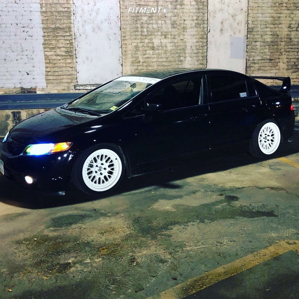 2009 Honda Civic Si with 17x9 Whistler Sk1 and Toyo Tires 205x45 