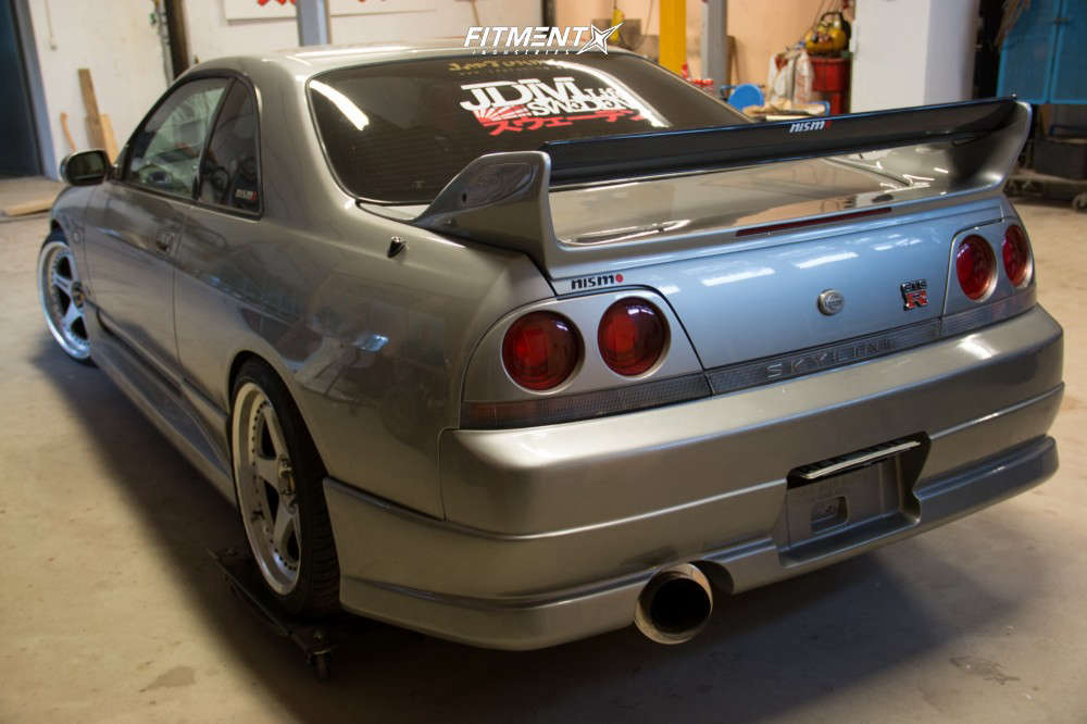 1996 Nissan Skyline R33 Base with 18x9.5 Rays Engineering LM-GT1 and ...