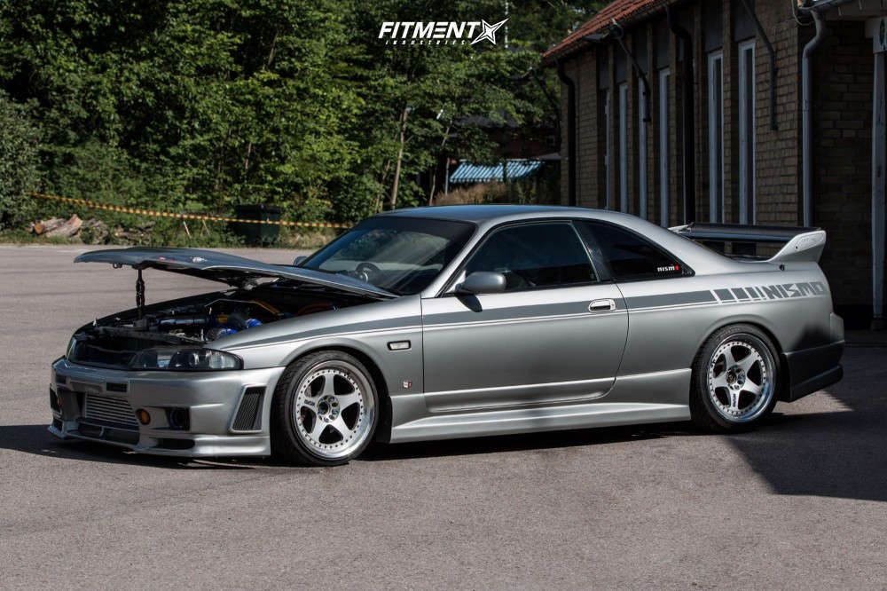 1996 Nissan Skyline R33 Base with 18x9.5 Rays Engineering LM-GT1 and ...