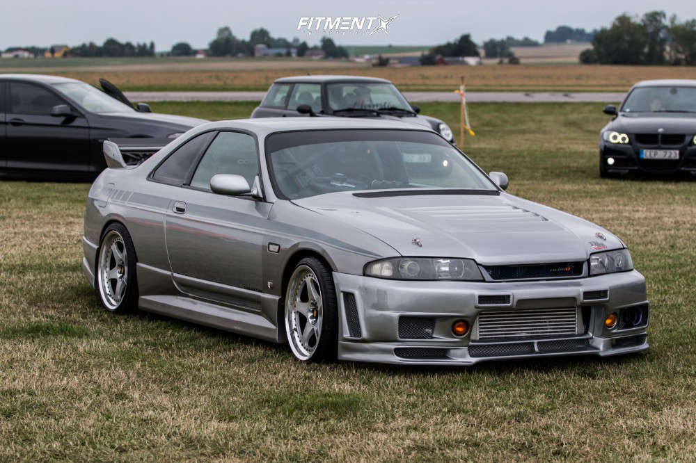 1996 Nissan Skyline R33 Base with 18x9.5 Rays Engineering LM-GT1 and ...