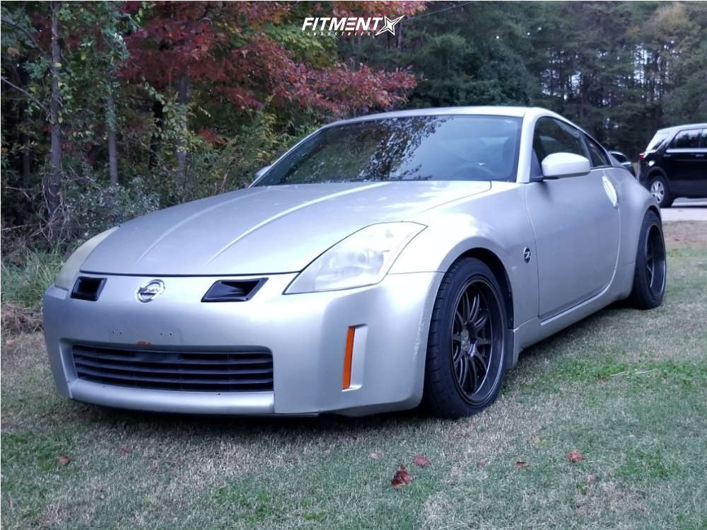 2003 Nissan 350Z Base with 18x9 XXR 527d and Nitto 245x40 on Stock