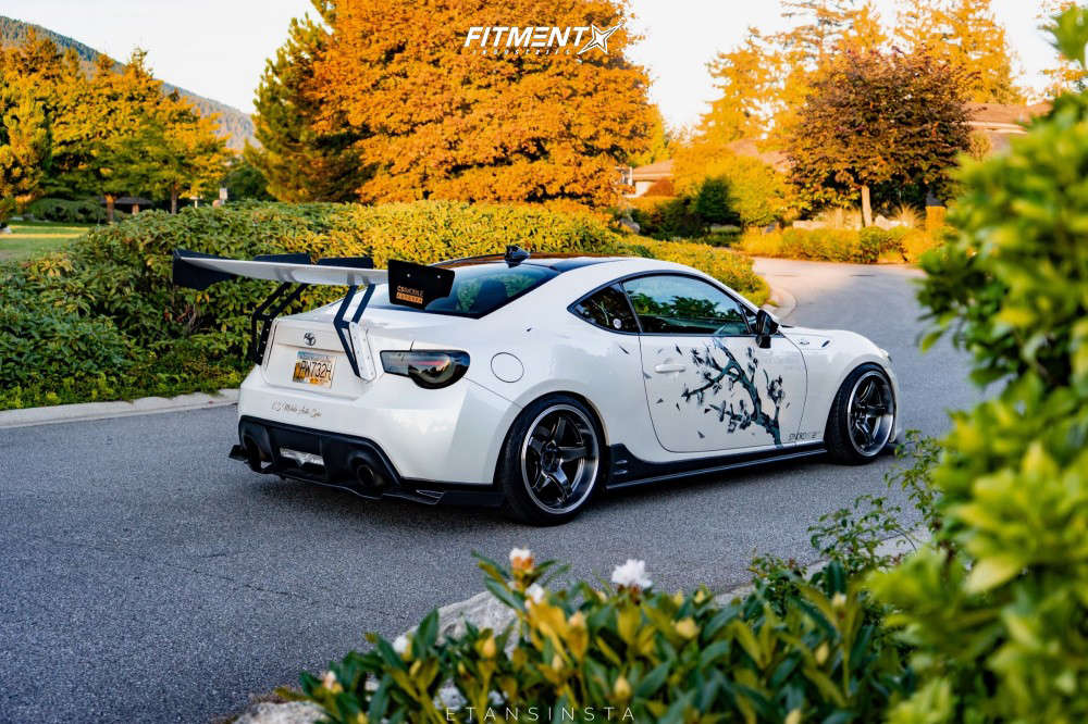 FRS【即購入可】になります。 2013 Scion FR-S Base with 18x10 XXR 555 and Michelin 225x40 on