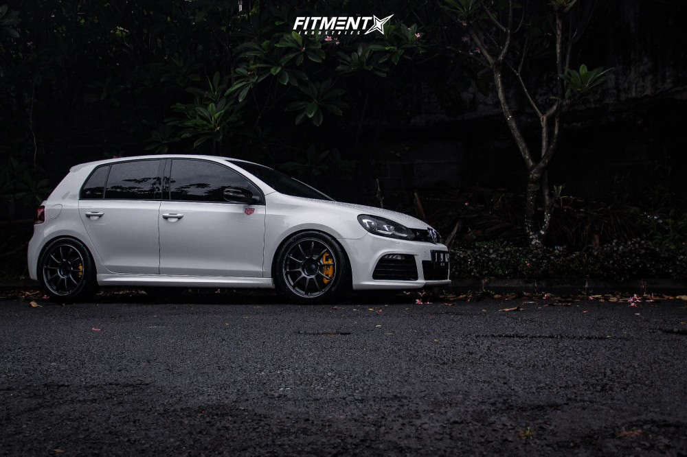 2012 Volkswagen Golf R Base with 18x8.5 Volk Ze40 and Achilles 235x40 ...