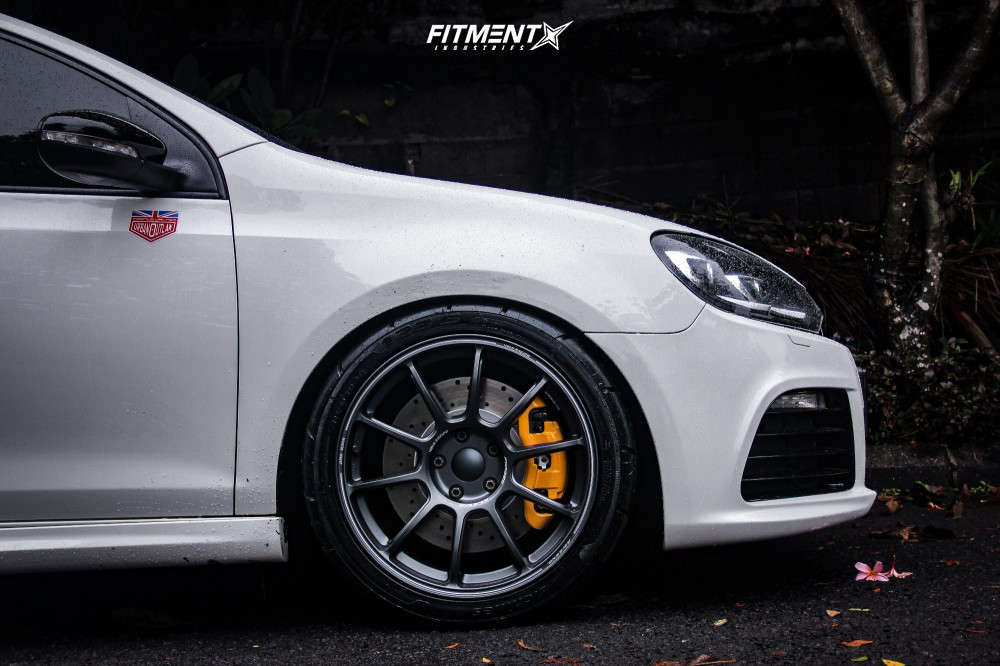 2012 Volkswagen Golf R Base with 18x8.5 Volk Ze40 and Achilles 235x40 ...