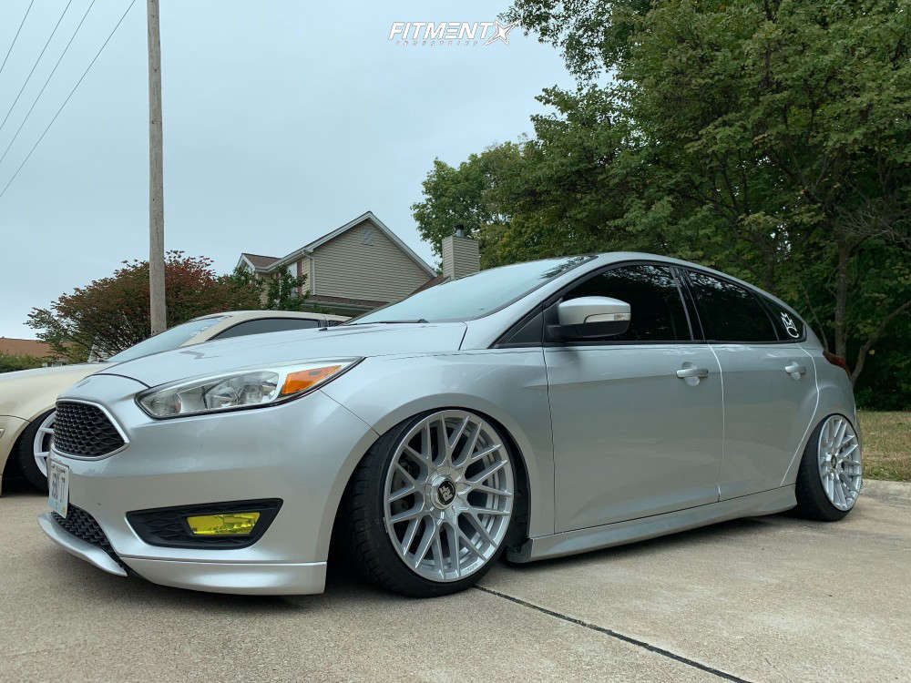 2015 Ford Focus SE with 18x9.5 Rotiform Rse and Achilles 215x40 on Air