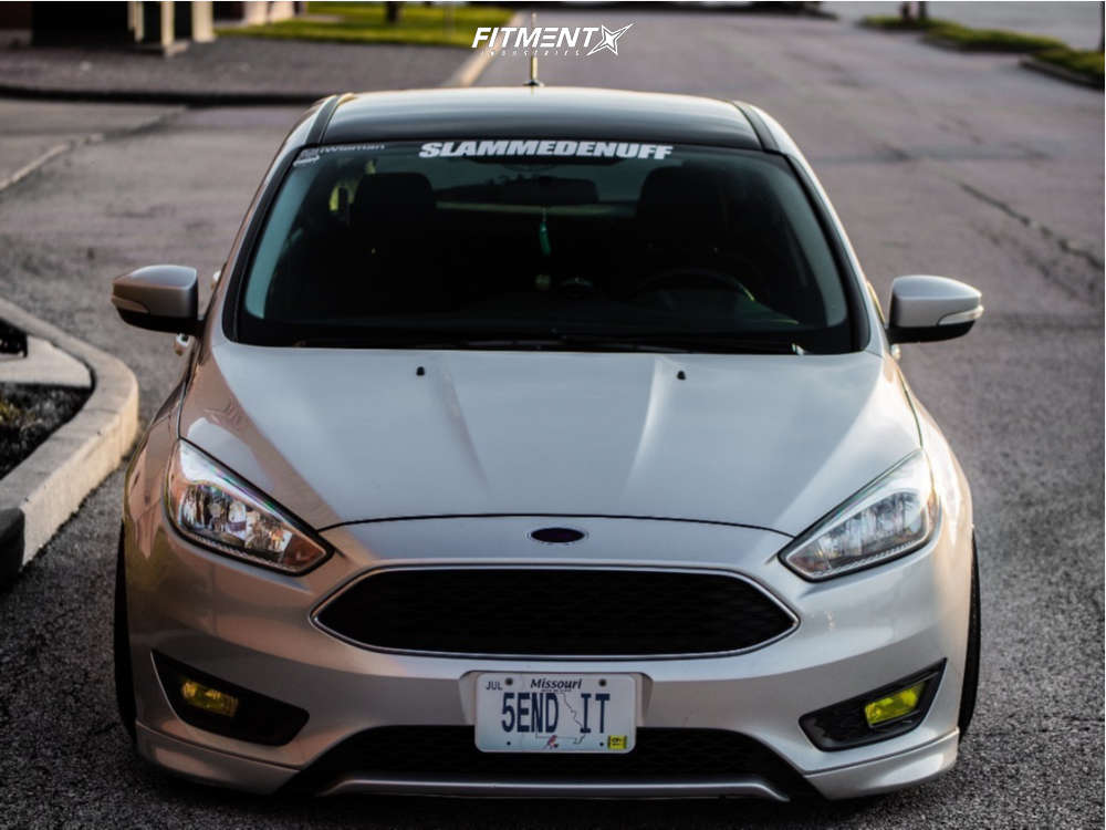 2015 Ford Focus SE with 18x9.5 Rotiform Rse and Achilles 215x40 on Air