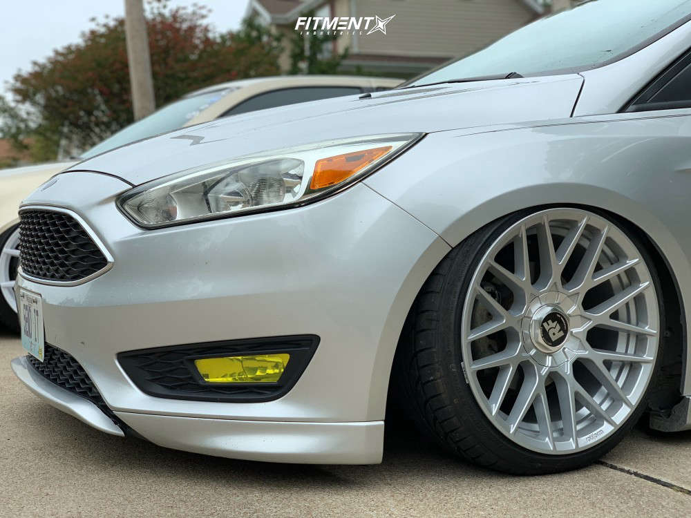 2015 Ford Focus SE with 18x9.5 Rotiform Rse and Achilles 215x40 on Air