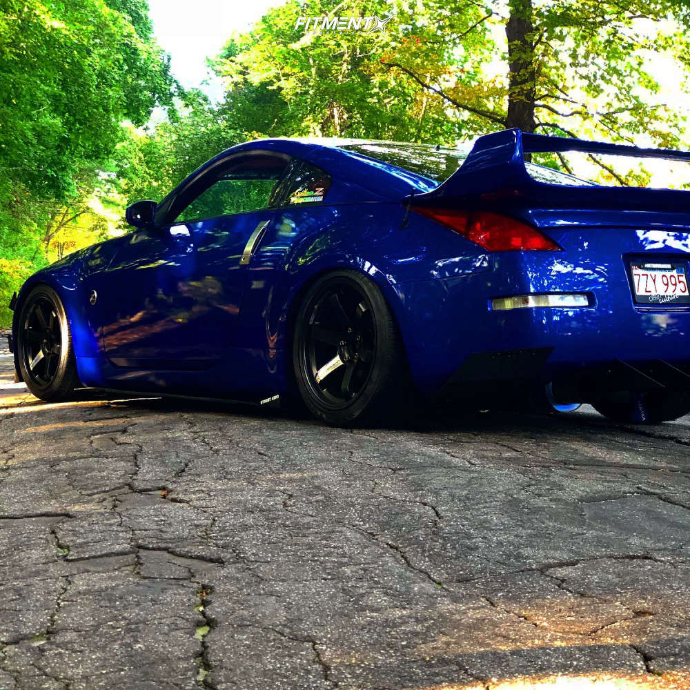 2004 Nissan 350Z Base with 18x9.5 Varrstoen Es2 and Hankook 255x35 on  Coilovers | 547182 | Fitment Industries, image size:1000x1000