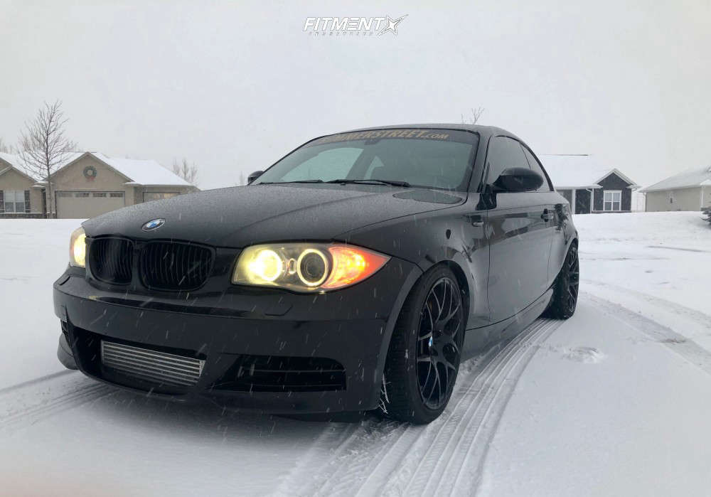 2009 BMW 135i Base with 18x8 VMR V710ff and Yokohama 225x35 on