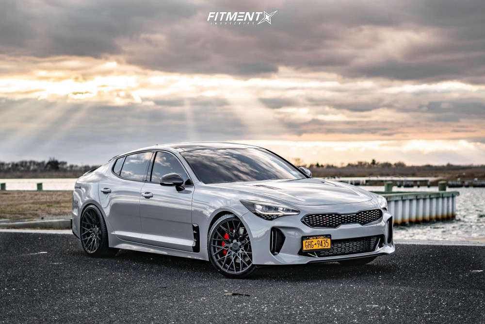 2018 Kia Stinger GT1 with 20x9 XO PHOENIX and Nankang 245x35 on