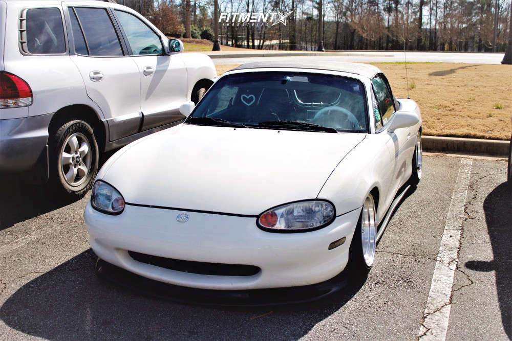 ミロン 1999 Mazda MX-5 Miata Base with 15x8.5 AVID1 AV19 and Federal