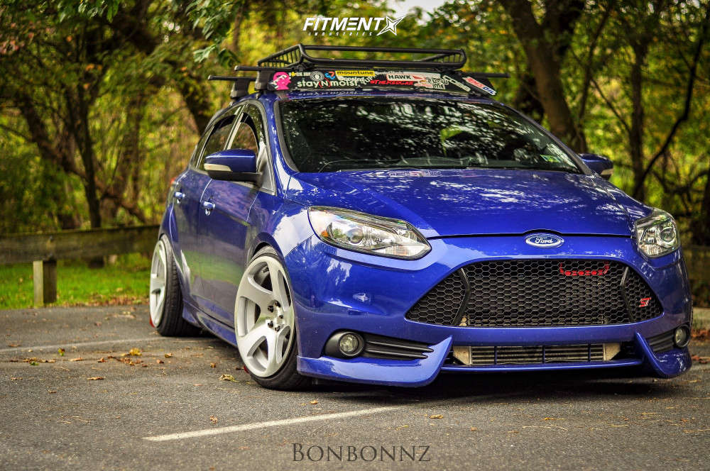 2014 Ford Focus ST with 18x9.5 Rotiform Tmb and Nankang 215x45 on ...