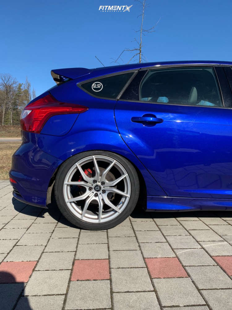 2014 Ford Focus ST with 18x8 Drag Dr67 and Kumho 235x40 on Coilovers ...