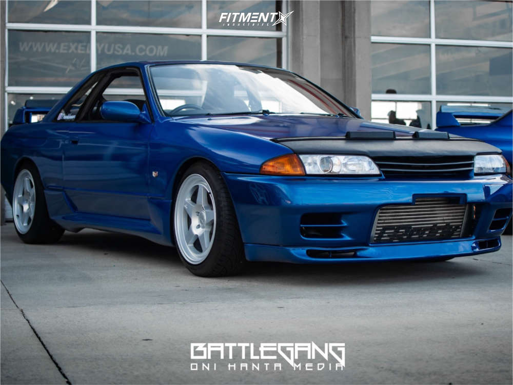 1991 Nissan Skyline R32 Base with 17x9.5 Motegi Mr137 and Riken