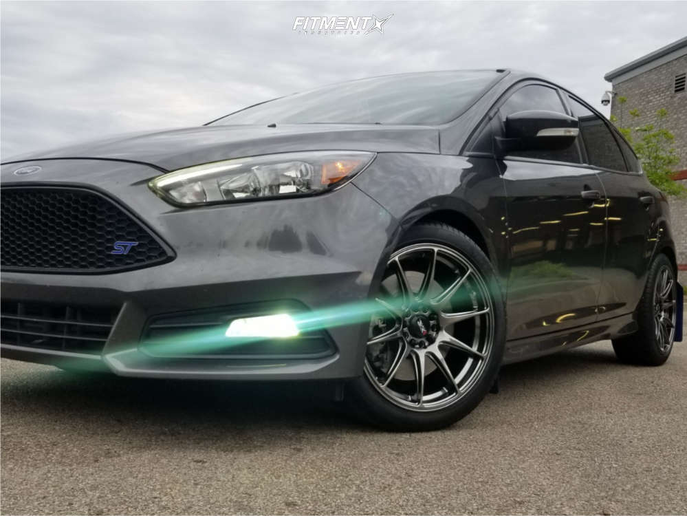 2016 Ford Focus ST with 18x8 XXR 527 and Pirelli 235x40 on Stock