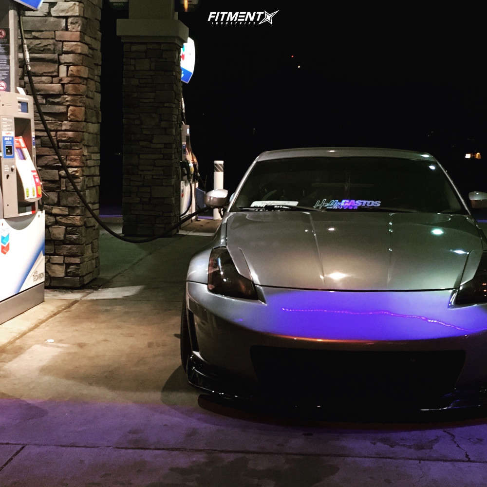 2005 Nissan 350Z Performance with 18x9.5 Cosmis Racing XT-206R and