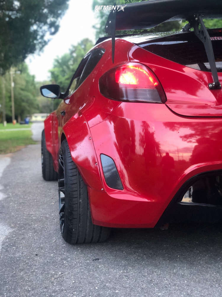 2013 Hyundai Veloster Base with 18x10 F14 and Delinte 255x35