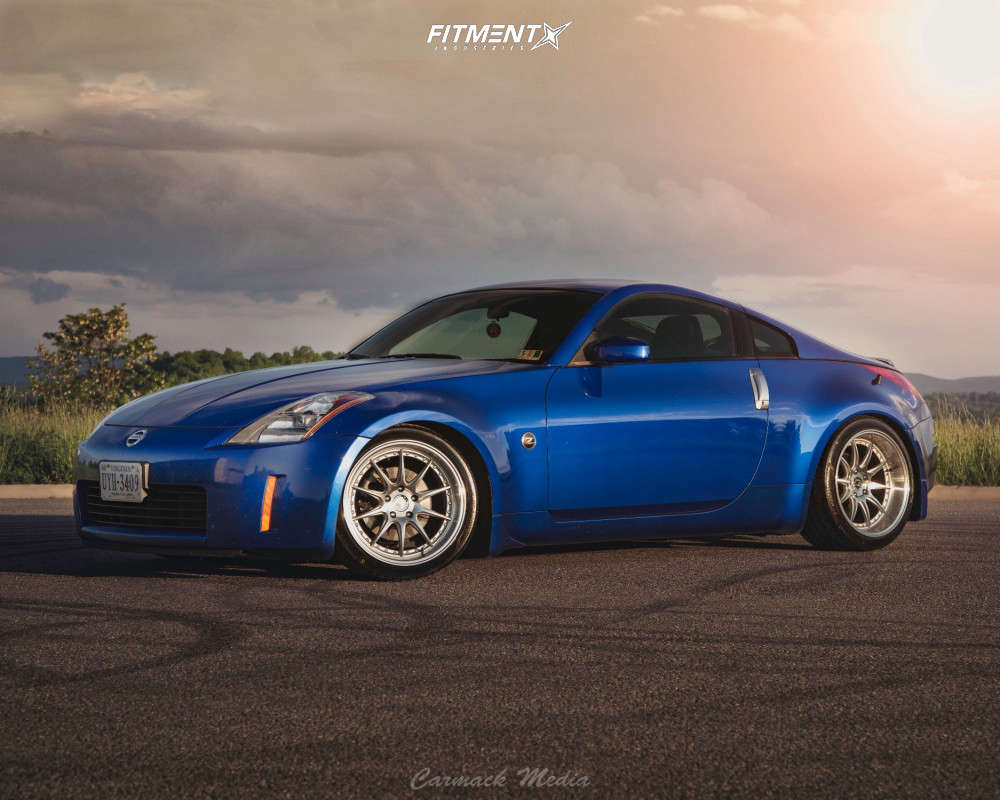 2004 Nissan 350Z Base with 18x9.5 Aodhan Ds07 and Nankang 255x35