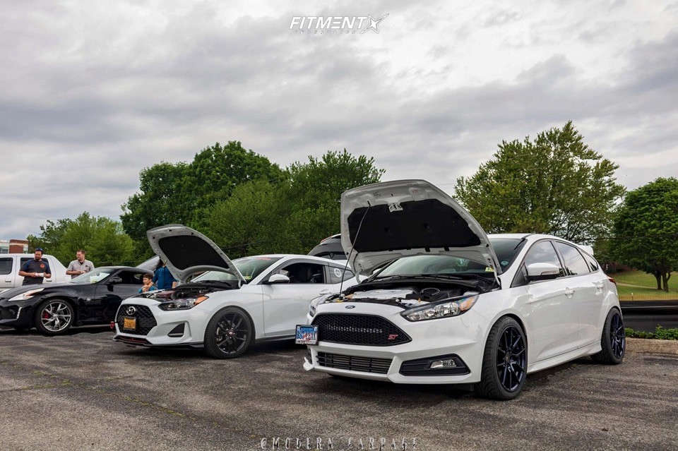 2017 Ford Focus ST with 18x8.5 Option Lab R716 and Federal 245x40 on ...
