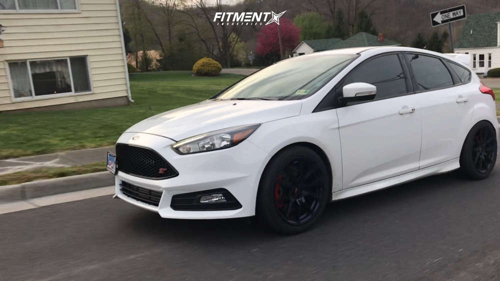 2017 Ford Focus ST with 18x8.5 Option Lab R716 and Federal 245x40 on ...