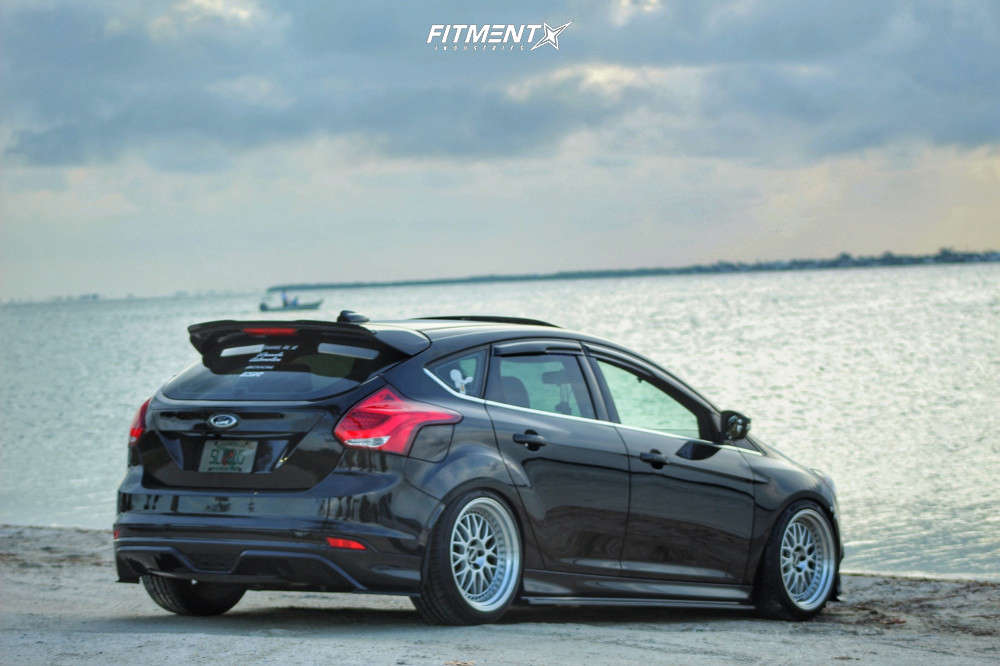 2013 Ford Focus Titanium with 18x9.5 ESR Sr01 and Velozza