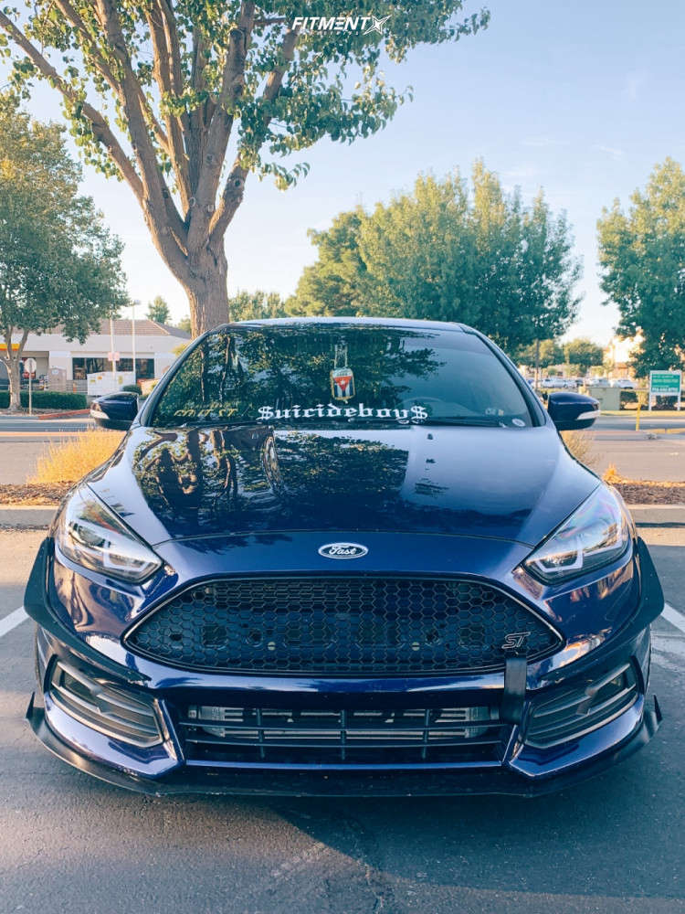 2017 Ford Focus ST with 18x9.5 Rota Kb-r and Michelin 245x35 on ...