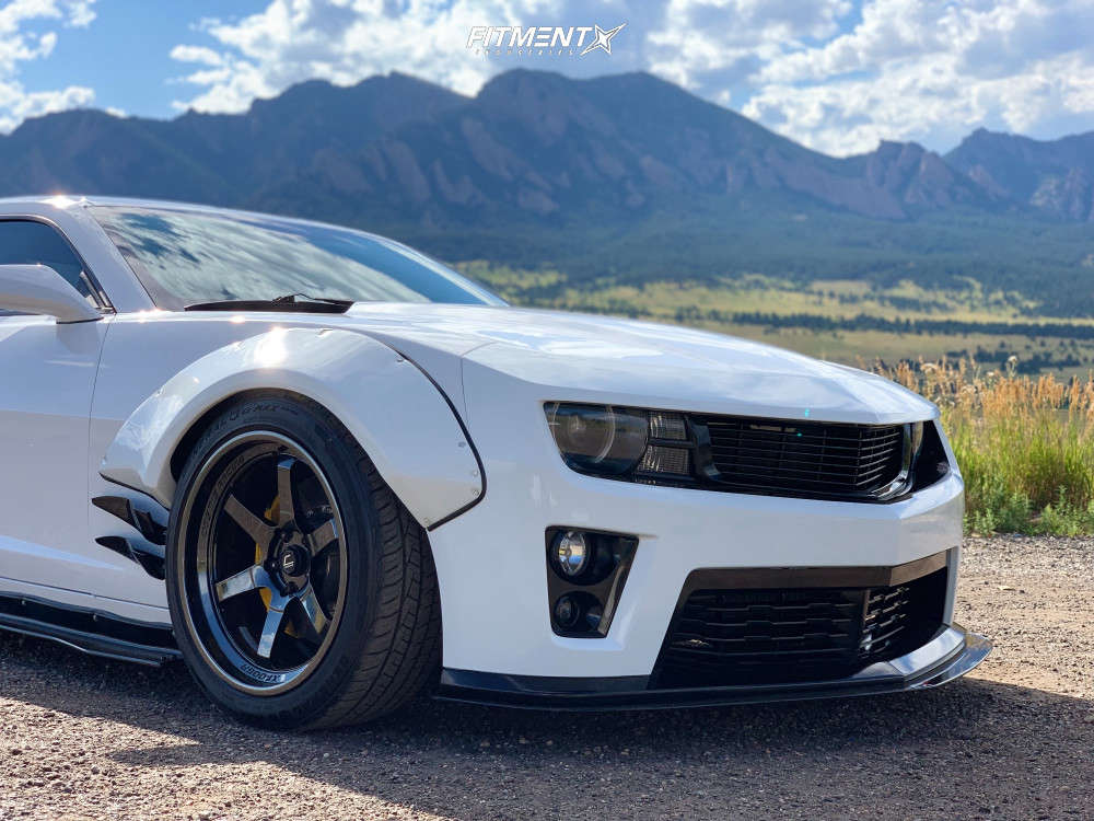 2011 Chevrolet Camaro SS with 20x9.5 Cosmis Racing XT-006R and ...