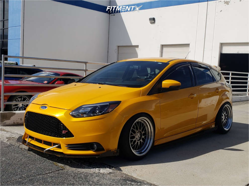 2013 Ford Focus ST with 18x9.5 ESR Sr05 and Falken 235x40 on Coilovers