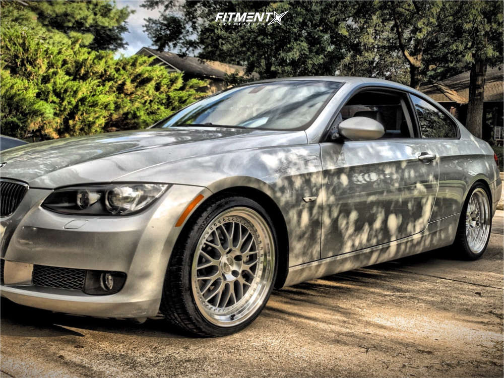 2009 BMW 335i Base with 19x8.5 ESR Sr01 and Michelin 225x35 on
