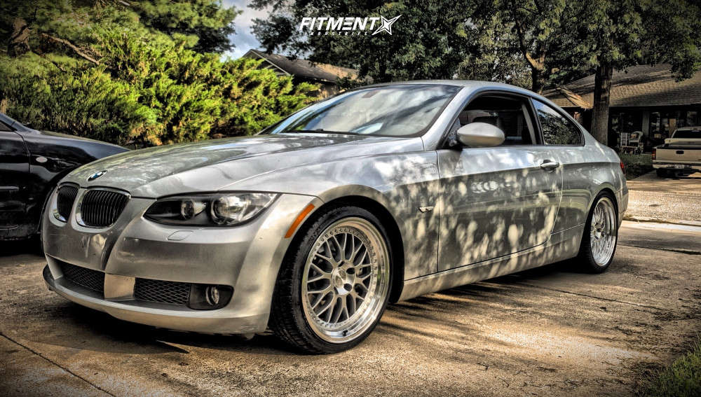 2009 BMW 335i Base with 19x8.5 ESR Sr01 and Michelin 225x35 on