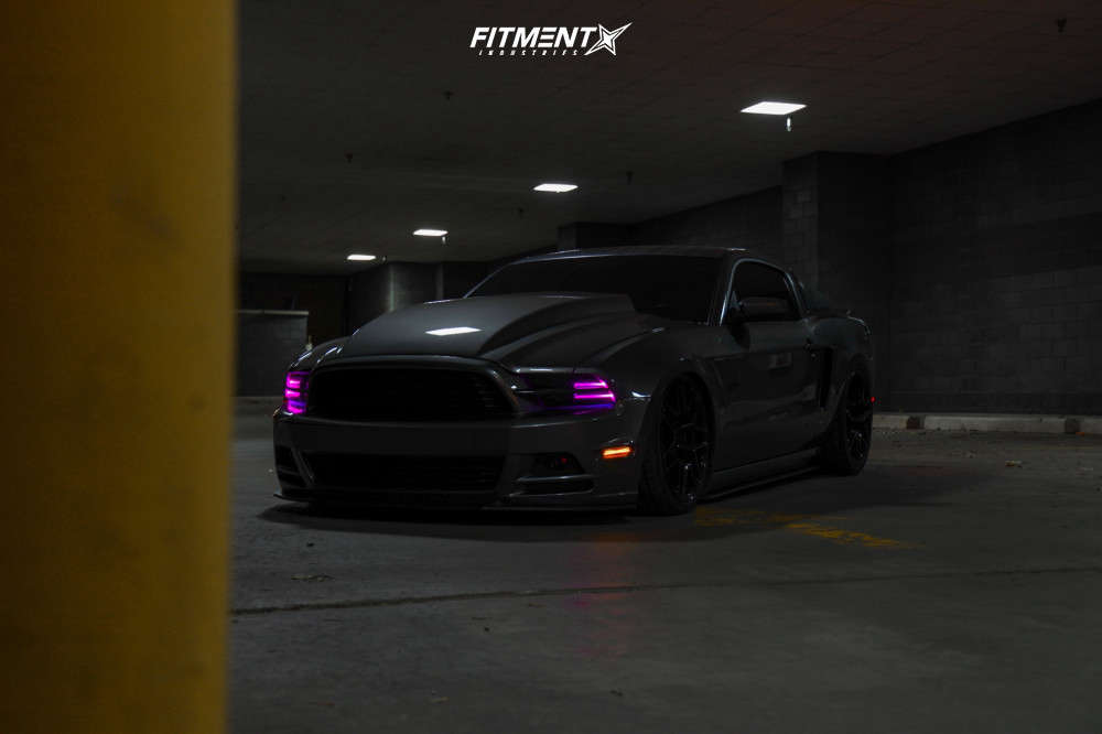 2014 Ford Mustang GT with 20x10.5 RTR Tech 7 and Nitto 285x40 on Air ...