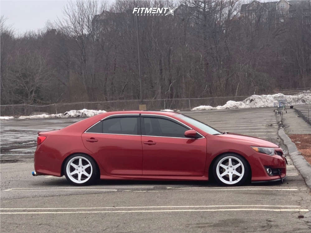2013 Toyota Camry SE with 18x9.5 ESR Sr07 and Federal 225x40 on ...