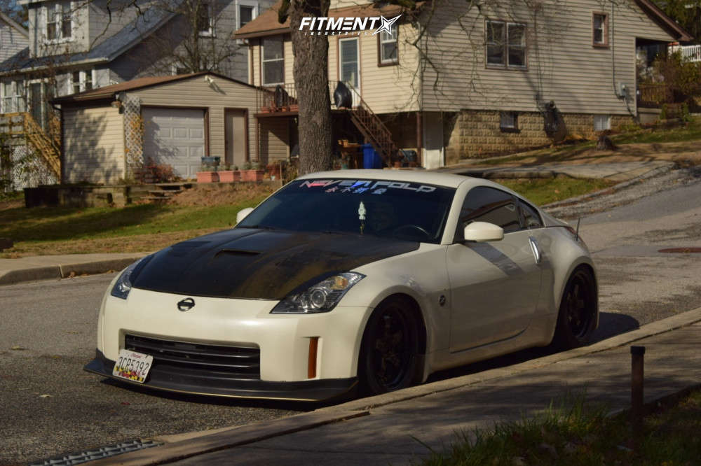 2006 Nissan 350Z Base with 18x9.5 Aodhan Ah03 and Achilles 255x35