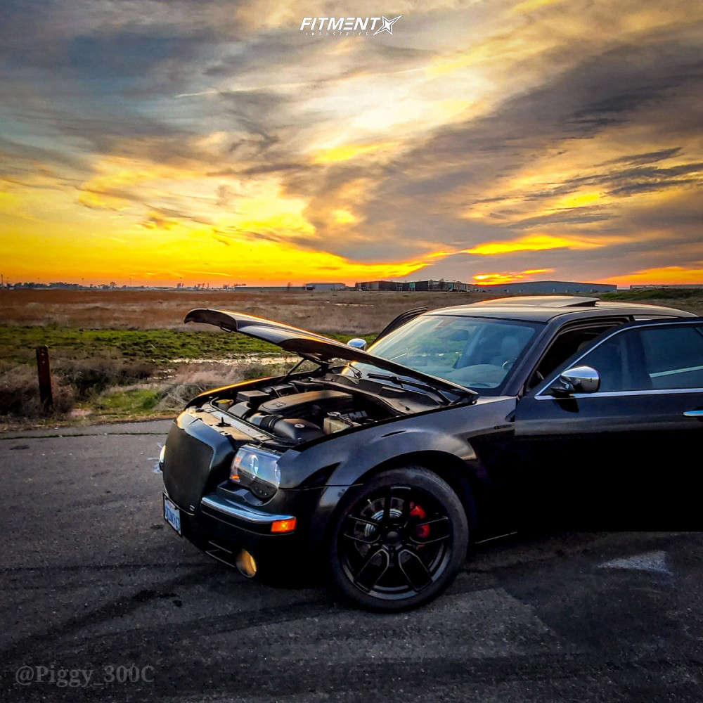 2009 Chrysler 300 C HEMI 4dr Sedan (5.7L 8cyl 5A) with 20x9.5 Factory