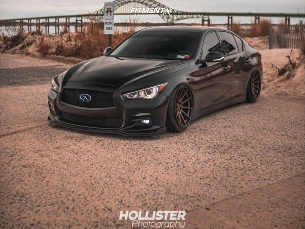 2015 INFINITI Q50 Base with 19x10.5 Ferrada FR4 and Federal 235x35 on