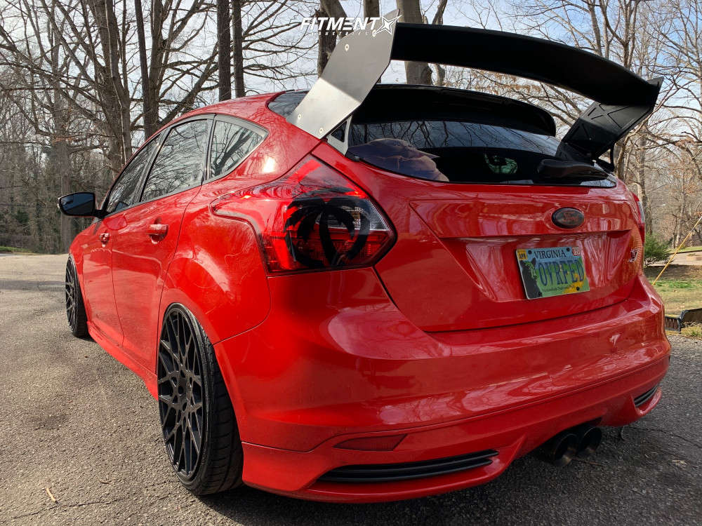 2013 Ford Focus ST with 19x8.5 TSW Vale and Achilles 215x35 on Air