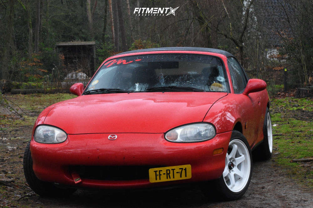 1998 Mazda MX-5 Miata Base with 15x8 Japan Racing Jr3 and