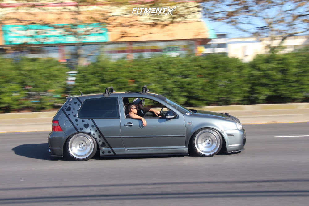 2004 Volkswagen R32 Base with 18x9.5 Rotiform Ccv and Nitto 205x40 on ...