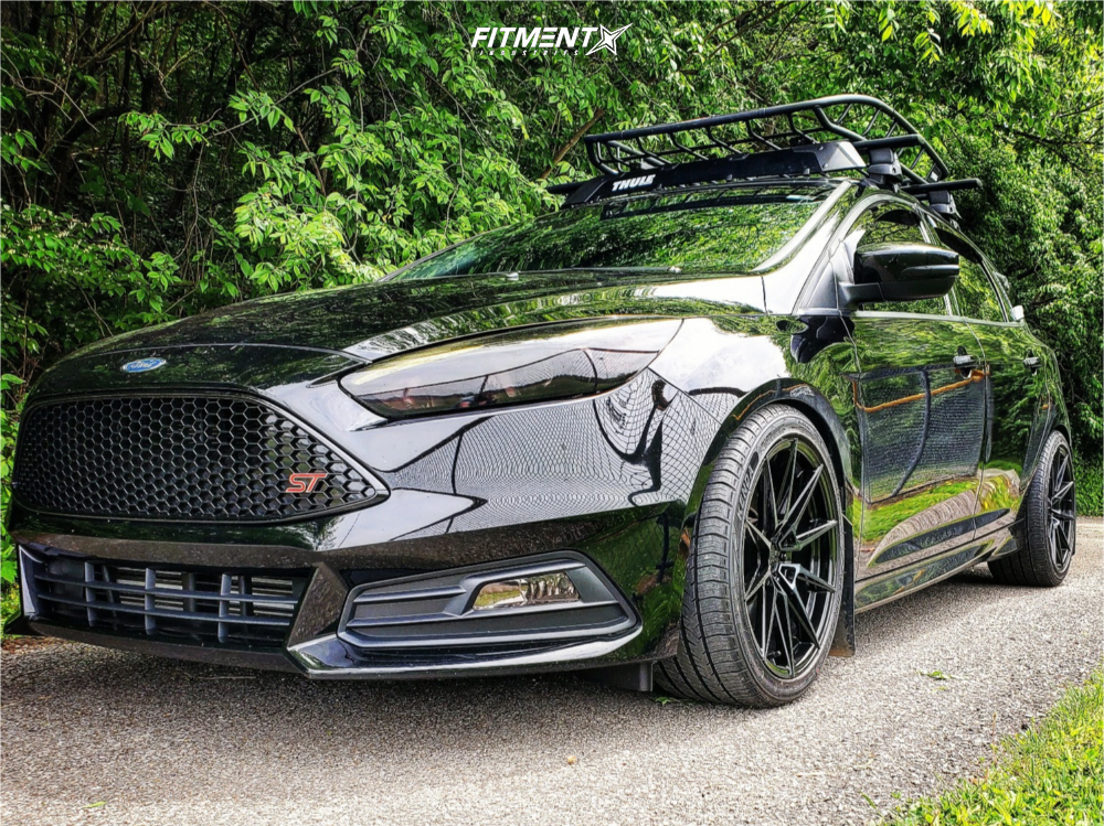 2017 Ford Focus ST with 18x8.5 XXR 567 and Kenda 255x40 on