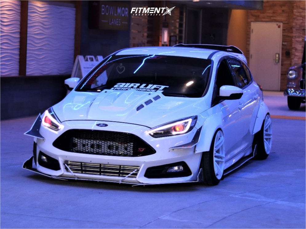 2018 Ford Focus ST with 18x10.5 Cosmis Racing Mrii and Crosswind