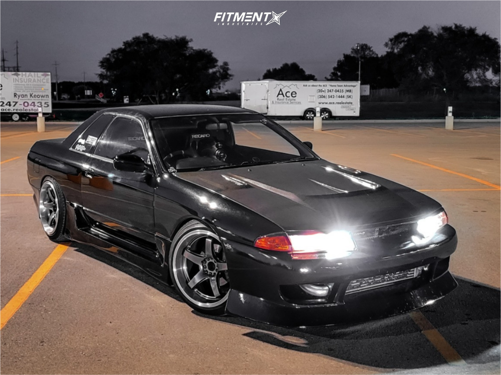 1990 Nissan Skyline R32 Base with 18x10 XXR 555 and Michelin