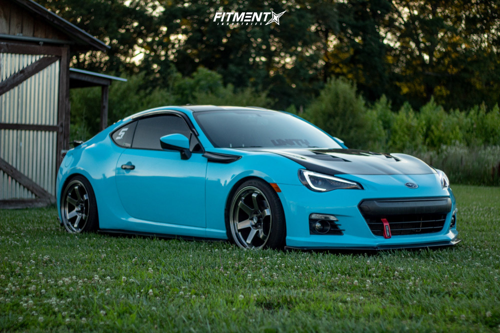 SUBARU BRZ GT500カーボンシャーシ & YOKOMOホイール SUBARU BRZ GT500カーボンシャーシ & YOKOMOホイール