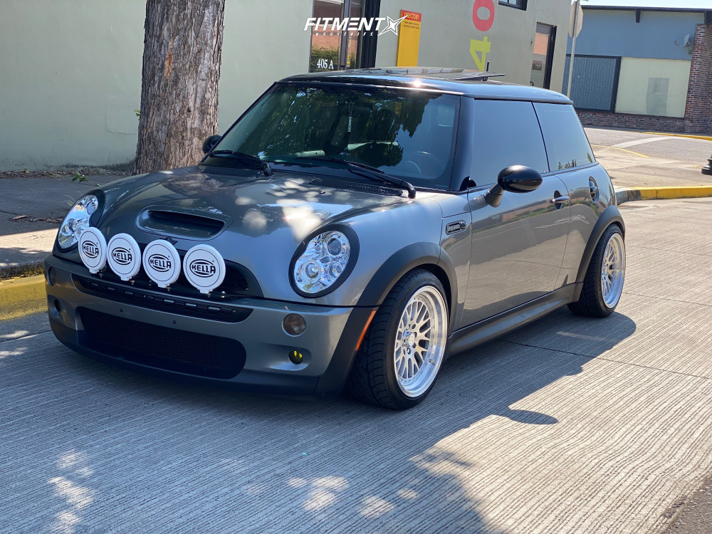 2004 Mini Cooper S with 16x8 AVID1 AV12 and Nitto 205x40 on